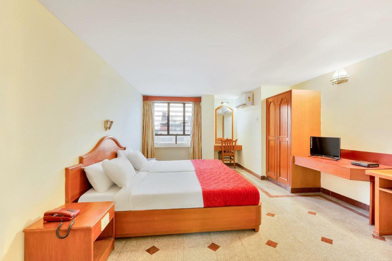 Oyo 10534 Hotel Kanishka Бангалор Экстерьер фото