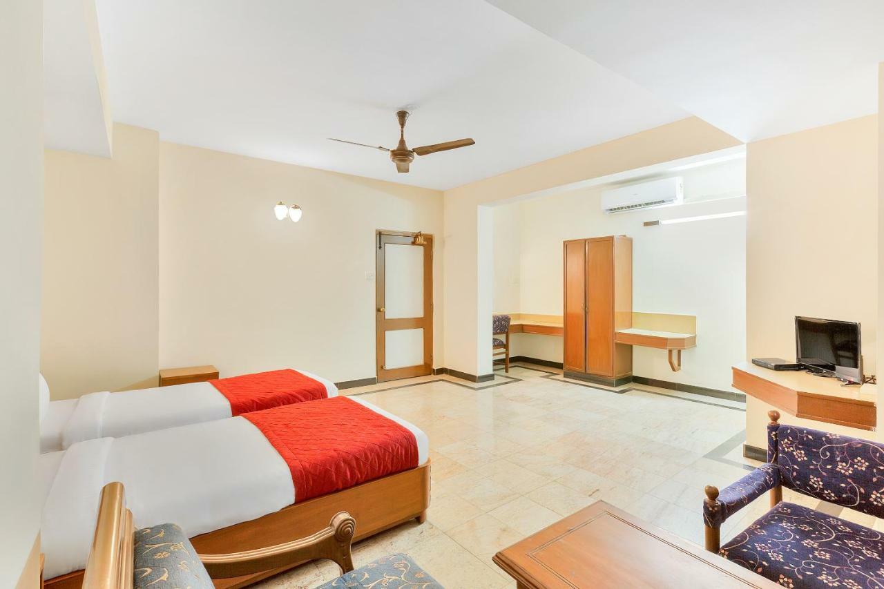 Oyo 10534 Hotel Kanishka Бангалор Экстерьер фото