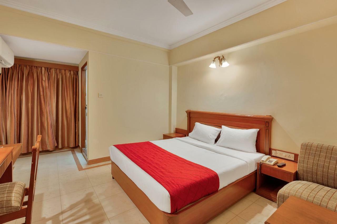 Oyo 10534 Hotel Kanishka Бангалор Экстерьер фото